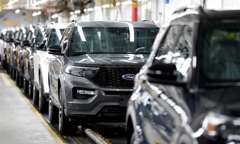 Vớt vát doanh số Ford ‘tính đường’ bán xe thiếu chip, sau đó lắp bổ sung