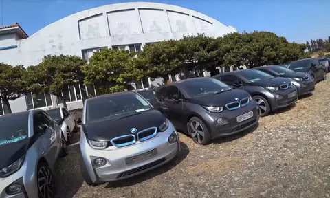 Hơn 100 chiếc ô tô điện BMW i3 bị bỏ rơi ‘phơi nắng phơi mưa’ trên đảo
