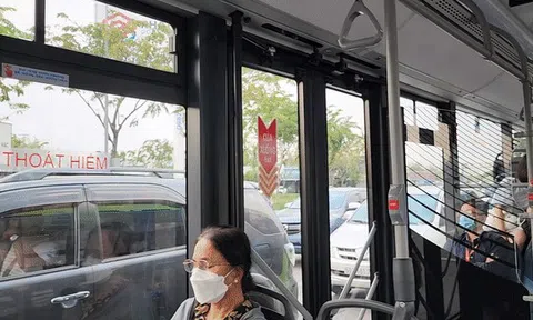 Trải nghiệm xe buýt điện đầu tiên ở Sài Gòn: Có wifi, cổng sạc USB cùng cực nhiều tiện ích