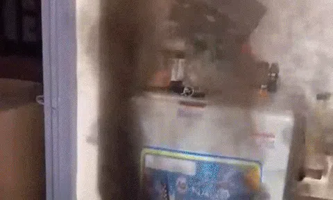 Xôn xao clip viral "tủ lạnh cháy đen"