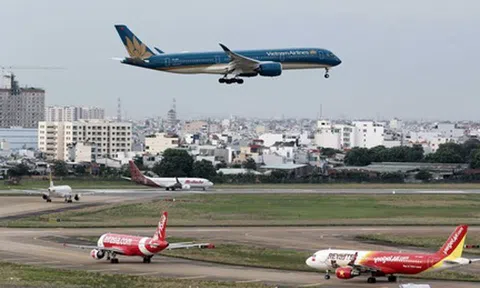 Tân Sơn Nhất đóng một đường băng, hành khách cần theo dõi lịch bay