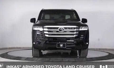 Cận cảnh Toyota Land Cruiser 2022 được bọc giáp chống đạn