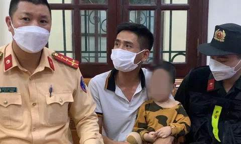 Mâu thuẫn với vợ cũ, người chồng ôm con lên cầu dọa giết