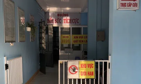 Lớn tiếng quát nhân viên y tế "không lo cấp cứu mà lo Covid-19", sau đó đạp cửa vào đánh