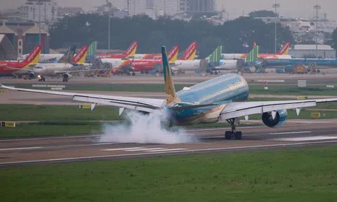 Sân bay Tân Sơn Nhất tạm dừng một đường cất hạ cánh, Vietnam Airlines khuyến nghị hành khách theo dõi lịch bay thường xuyên