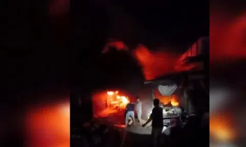 Cháy chợ ở Bình Phước, 64 ki-ốt bị thiêu rụi, mất trắng hàng chục tỷ đồng