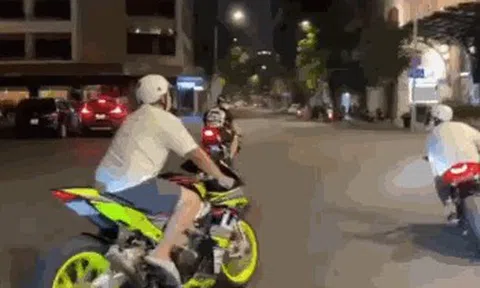 CLIP: 3 “ông trời con” náo động phố đi bộ Nguyễn Huệ