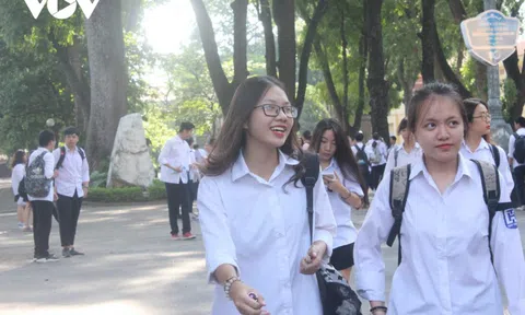 Học sinh từ lớp 7-12 ở Hà Nội được phép đi học trực tiếp