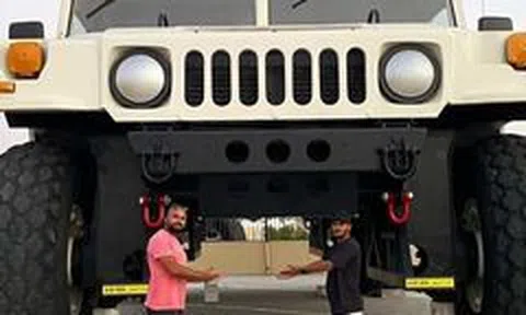 Kinh ngạc Hummer H1 to bằng ngôi nhà di chuyển trên phố