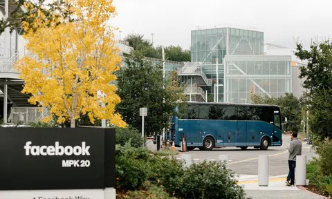 Cổ phiếu lao dốc, Meta (Facebook) cắt giảm quyền lợi nhân viên