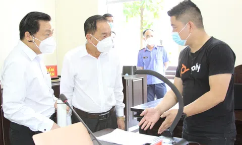 Sử dụng thiết bị không máy tính tại phiên tòa trực tuyến cấp huyện đầu tiên ở Bình Dương