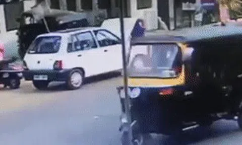 Mở nắp ca-pô ra xem, nam thanh niên bị cháy sém mặticon