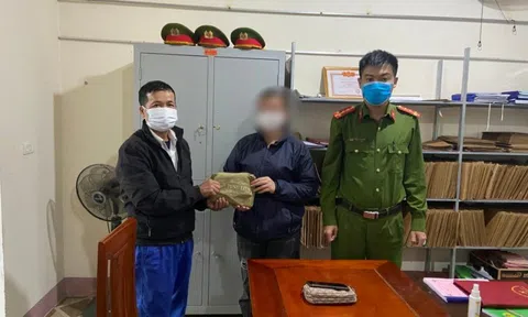 Nhặt được gần 2 cây vàng, nhân viên điện lực tìm người trả lại