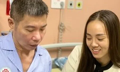 Vợ trẻ của NSND Công Lý kể chuyện chăm chồng ở viện