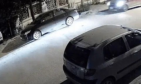 Xe Fadil tông 'lõm mông' Corolla Altis rồi bỏ chạy mất húticon