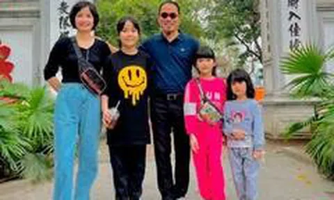 Hạnh phúc giản dị của Vượng Râu bên vợ đẹp cùng 5 con