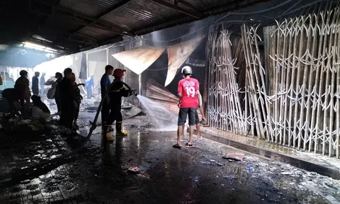 Cháy tại trung tâm thương mại ở An Giang, thiệt hại khoảng 5 tỉ đồng