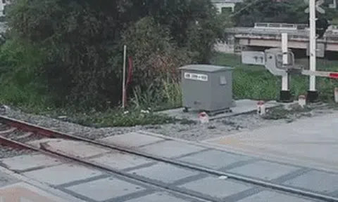 Nóng trên đường: Hãi hùng với kiểu 'quyết tử'băng qua đường của lái xeicon