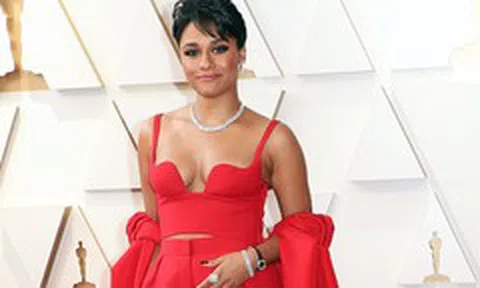 Những ngôi sao mặc đẹp nhất Oscar 2022