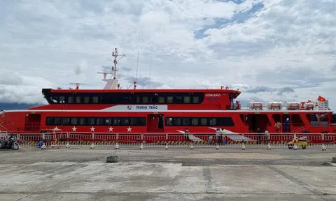 Cận cảnh tàu cao tốc sắp chở những hành khách đầu tiên đi tuyến Đà Nẵng – Lý Sơn