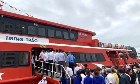 Du khách có thể đi từ Tp.Đà Nẵng ra đảo Lý Sơn bằng tàu cao tốc