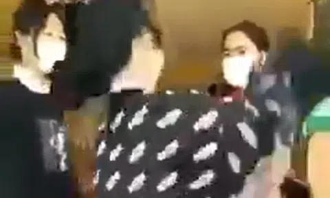 Hai nữ sinh đánh “đàn chị” vì… bị nhìn thiếu thiện cảm