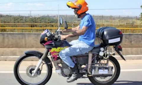 Không cần xăng, chỉ 1 lít nước bẩn cũng có thể khiến chiếc xe máy này chạy gần 500 km