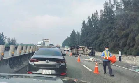 Nguyên nhân ban đầu vụ xe chở Phó Chủ tịch TP.HCM Lê Hòa Bình gặp nạn trên cao tốc