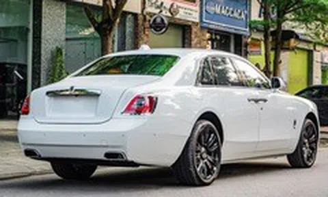 Cận cảnh Rolls-Royce Ghost với nội thất độc đáo tại Hà Nội