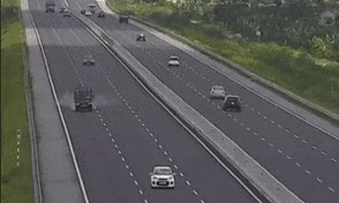 Những vụ nổ lốp khi xe đang chạy cực kỳ nguy hiểmicon