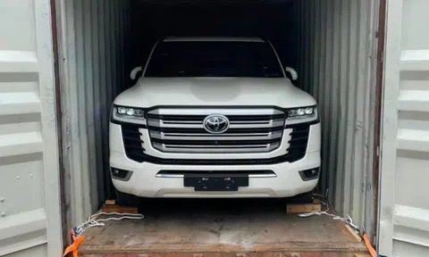 Toyota Land Cruiser MBS 2022 sở hữu nội thất thương gia đầu tiên về Việt Nam