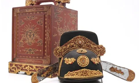 Hiến tặng 2 cổ vật triều Nguyễn sau khi trúng đấu giá gần 17 tỉ đồng
