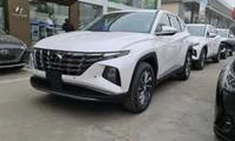 Xe khan hiếm, đại lý kỳ kèo làm giá, nhiều khách trả cọcicon