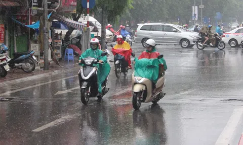 Mưa dông bao trùm cả nước, miền Bắc trời rét