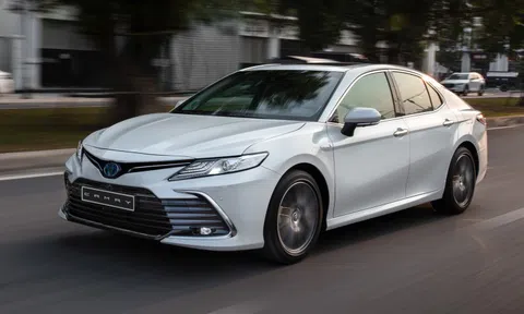 Toyota Camry thắng giải ‘Xe của năm 2022’ tại Việt Nam