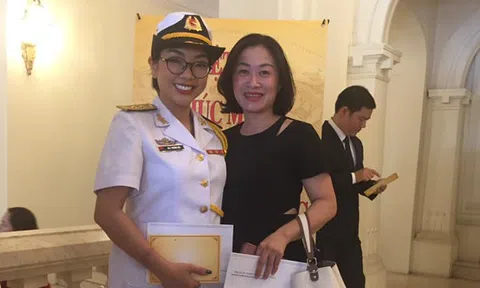 Cuộc sống của nữ ca sĩ mang hàm Trung tá, 14 năm lấy chồng hồi giáo ra sao?