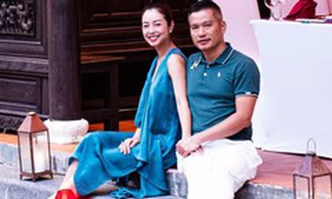 'Hoa hậu 4 con' Jennifer Phạm tình tứ bên ông xã doanh nhân