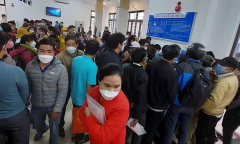 Đà Nẵng: Người dân đổ xô làm giấy tờ đất ở bộ phận một cửa của huyện Hòa Vang