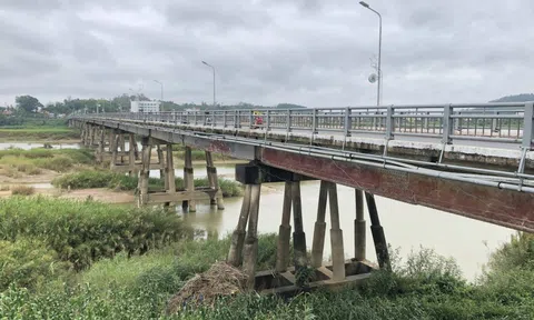 Quảng Ngãi: Cận cảnh cầu Trà Khúc 1 xuống cấp nghiêm trọng