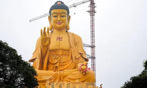 Chiêm ngưỡng Đại tượng Phật cao nhất Đông Nam Á ở Hà Nội có trái tim ngọc nặng hơn 1 tấn
