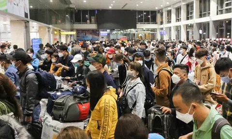 Sân bay Tân Sơn Nhất lên phương án phục vụ 42.000 lượt khách/ngày dịp 30/4 - 1/5, mở thêm làn đón xe công nghệ