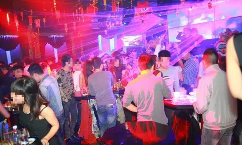 Hà Nội: Quán karaoke, massage, quán bar... mở lại từ 0h ngày 8/4