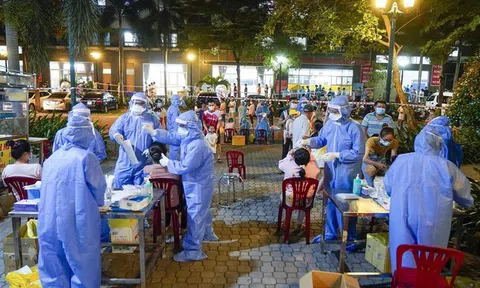 Sau 'bão' COVID-19 ở TPHCM, nhân viên y tế nghỉ việc hàng loạt