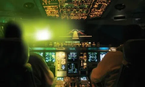 Nhiều chuyến bay bị chiếu tia laser khi cất, hạ cánh ở sân bay Chu Lai