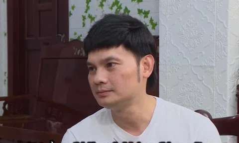 Kim Tiểu Long kể chuyện bị giang hồ cầm dao tìm đến tận đoàn hát