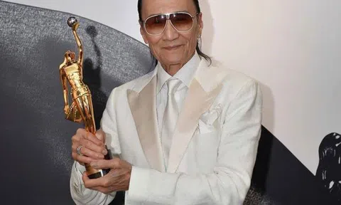 Cha Tạ Đình Phong đoạt tượng vàng ở tuổi 85