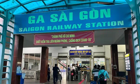 'Cháy' vé dịp 30/4, đường sắt lập thêm tàu, nối thêm toa