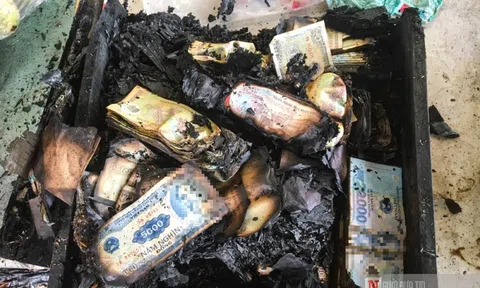 Người cha bất lực nhìn ngọn lửa thiêu rụi toàn bộ tài sản và con gái