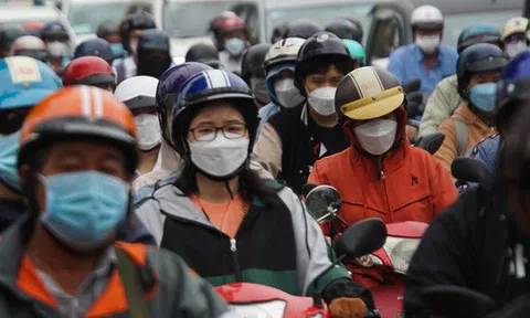 Ảnh: Kẹt xe khủng khiếp tại cửa ngõ sân bay Tân Sơn Nhất, nhiều người chán nản vì muộn giờ làm, con trễ học