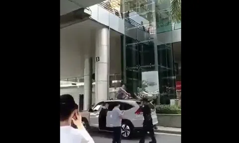 Người đàn ông nhảy lầu ngay trước mặt vợ con ở sân bay Đà Nẵng